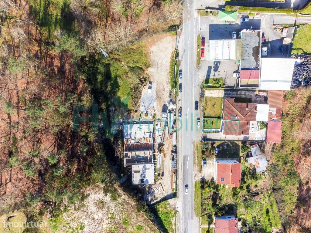 Moradia em Banda T4 em Fafe-9