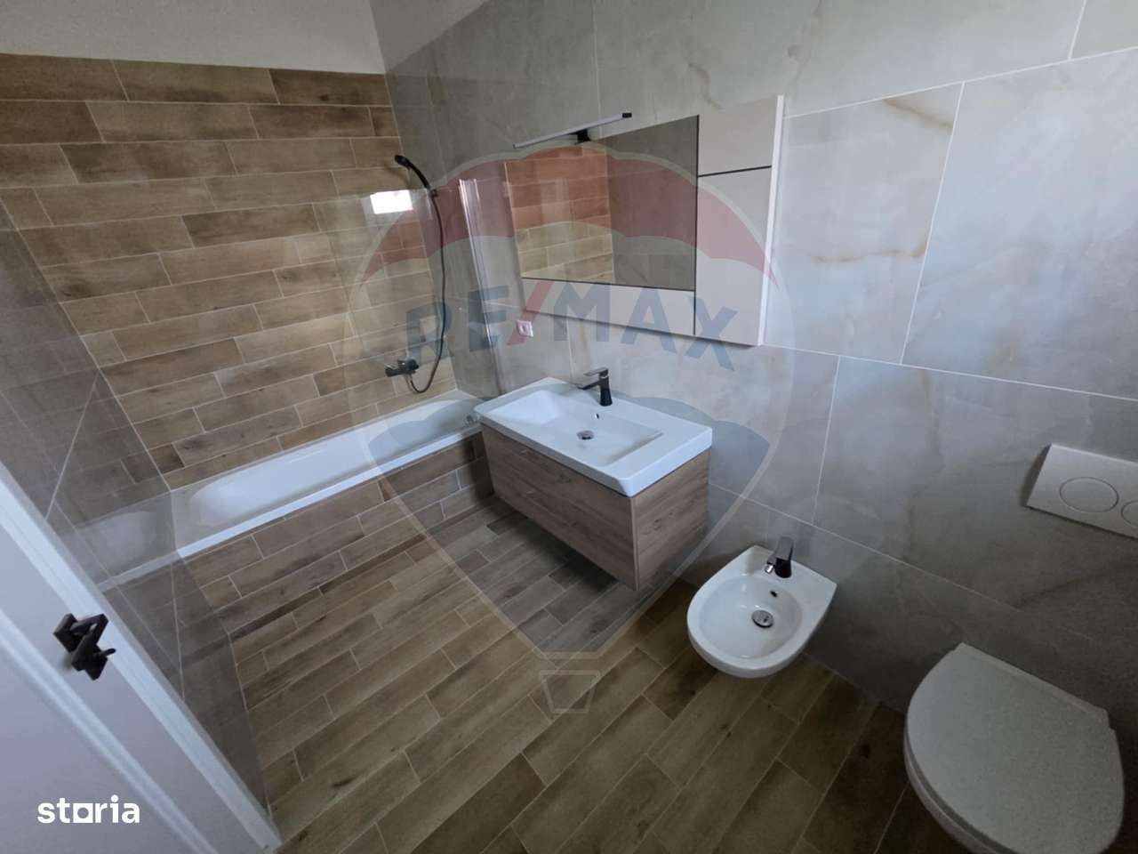 Casă cu 3 dormitoare Golesti - Imagine principală: 5/6