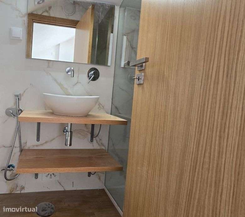 T3 Remodelado, com cozinha equipada às Portas de Benfica-27