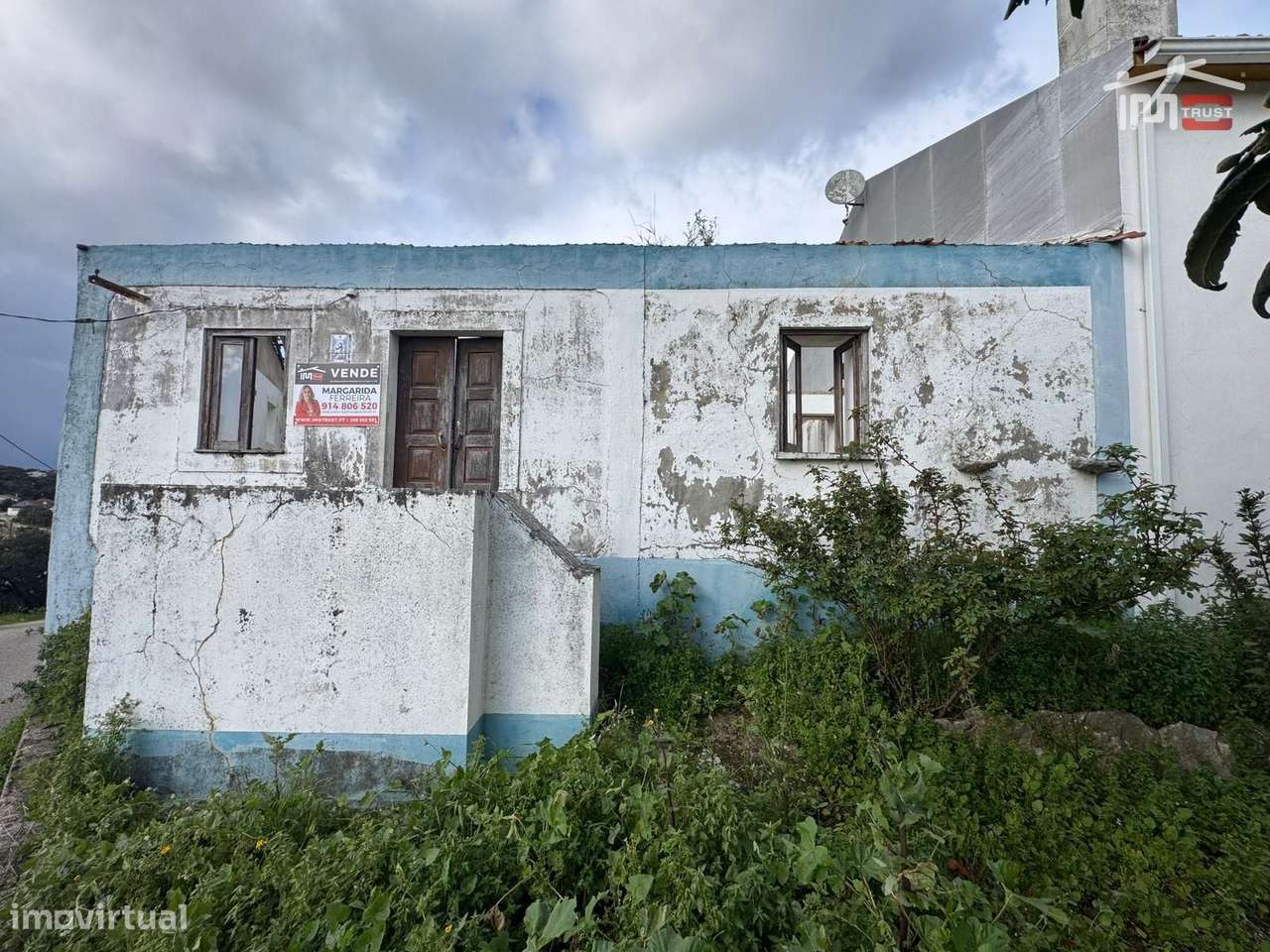 MORADIA T3 PARA RECONSTRUÇÃO E TERRENO URBANO COM 770,50 m² PROXIMO... - Grande imagem: 2/39