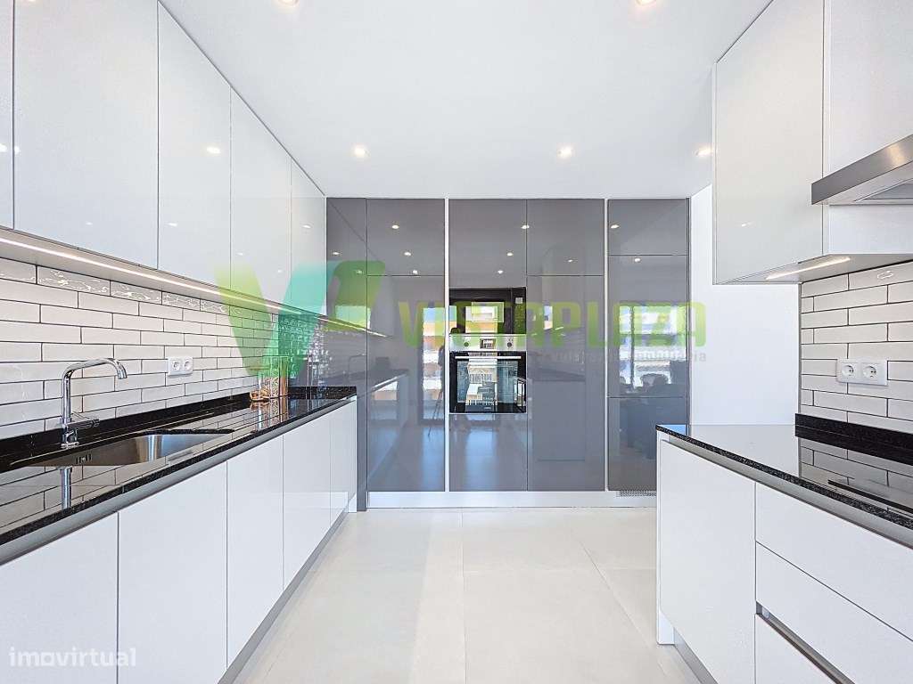 Apartamento Duplex com Terraço e Vista Panorâmica, piscina e garage...-13