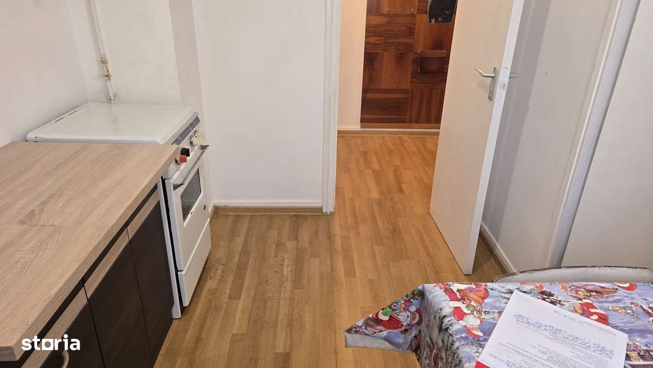 Vand sau inchiriez apartament 4 camere, Deva, Pieta Centrale, etaj 3,-15