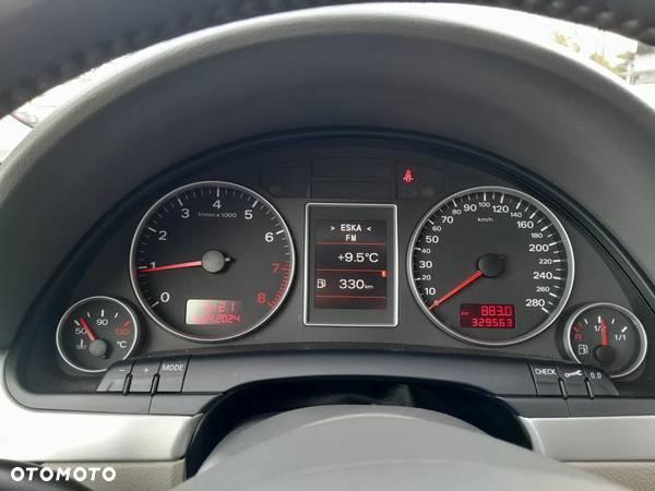 Audi A4 2.0T FSI - 12