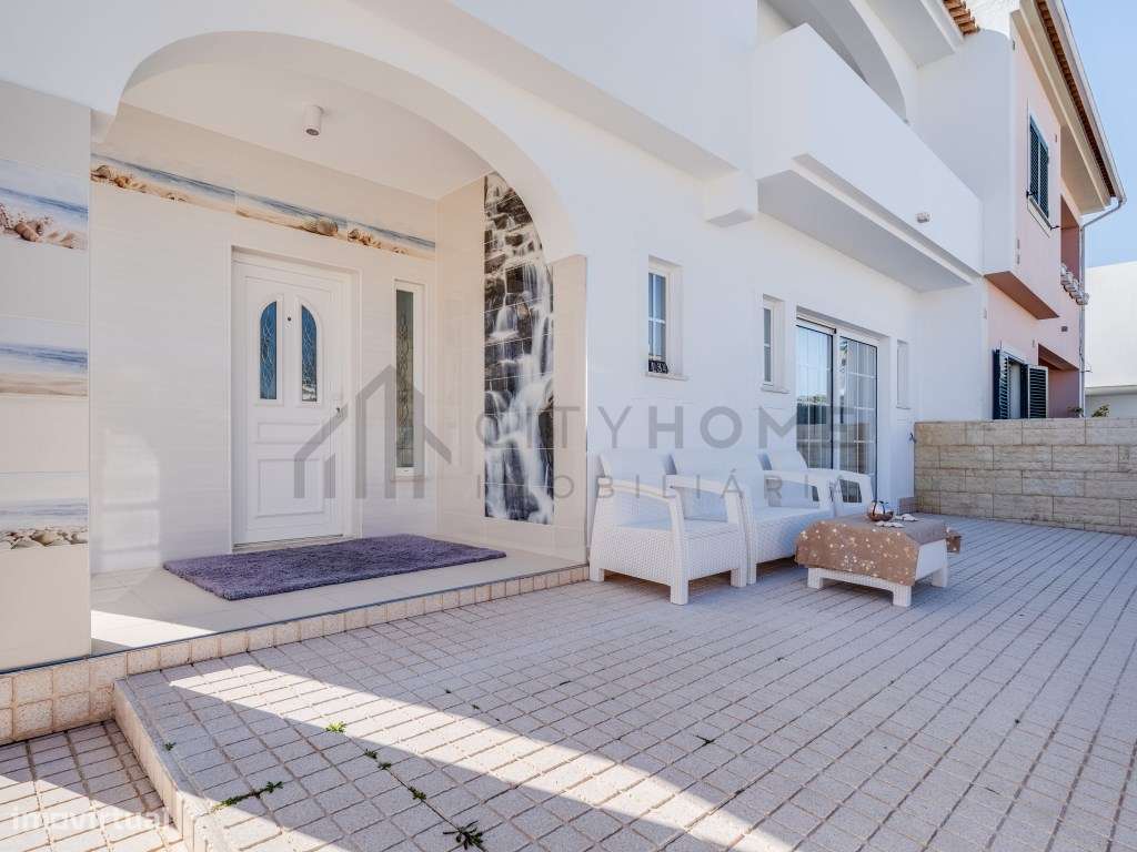 Moradia T3 com piscina e garagem em Lagoa-45