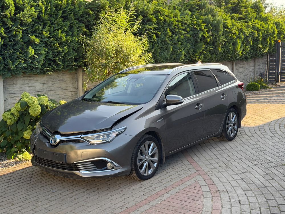 Toyota Auris II (2012-) 2016