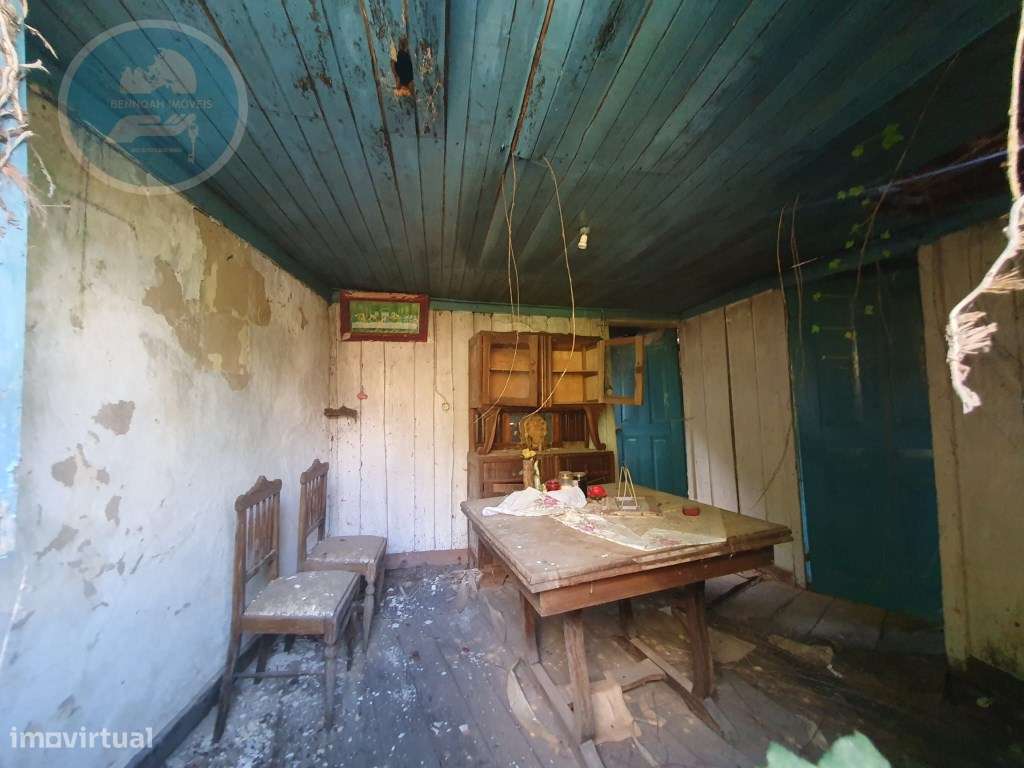 Quinta à venda para restauro em Arroteia freguesia de Rossas-31