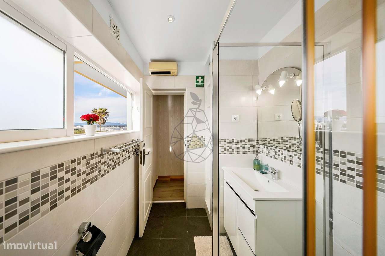 Apartamento T1  com Garagem e Piscina  no Coração da Praia da Rocha-23