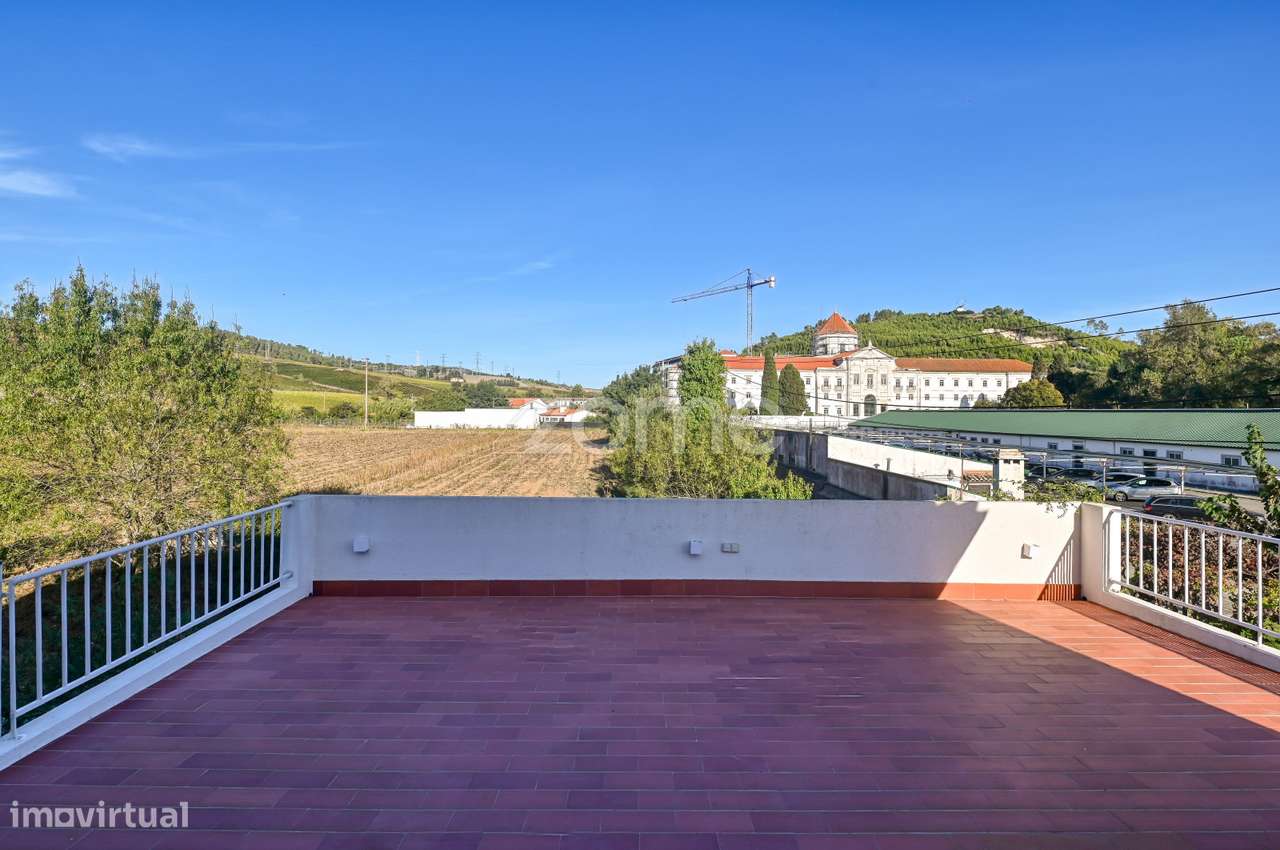 Casa Palaciana com 2 Moradias Independentes, Jardim, piscina Garagem-40