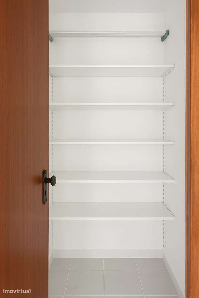 T3 Remodelado com Áreas Generosas no Coração das Caldas da Rainha-6