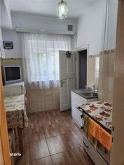 Apartament 2 camere parter de vanzare Piata Tractoru