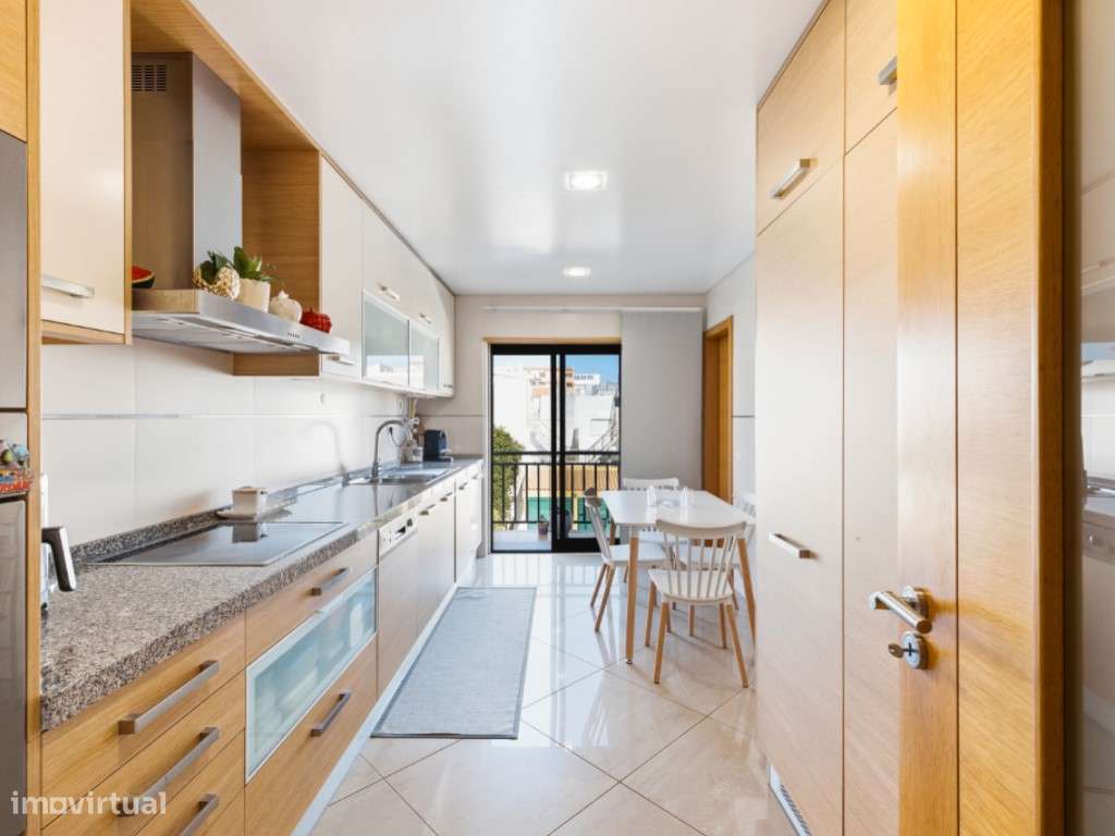 Apartamento T3 no centro de Quarteira, a 700 metros da praia, com 1...-7