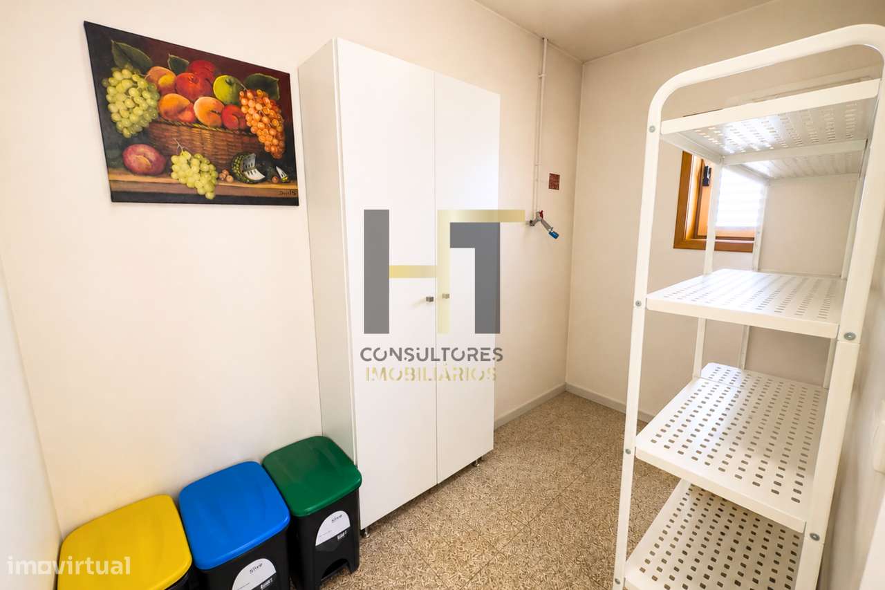 Moradia T3 | 4 Frentes | Piscina, Suite c/ Closet, Garagem 3 Carros |-35