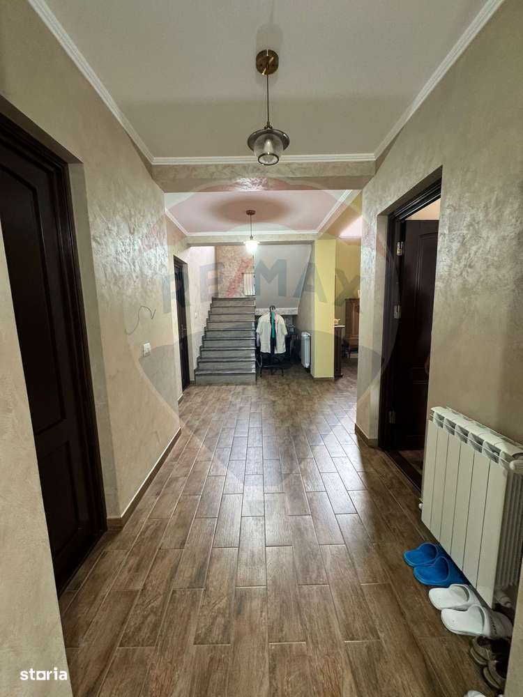 Casă / Vilă nouă cu 5 camere + casă bătranească renovată - Imagine principală: 4/20