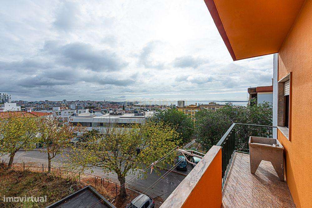 Conforto e Tranquilidade — T3 com Duas Varandas e Vista Panorâmica - Grande imagem: 5/26