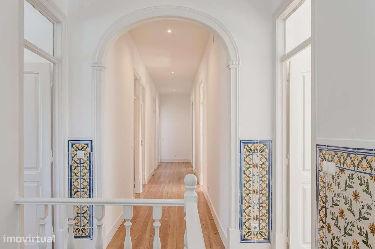 T4 de 200m2 c/ varanda e garagem Box na Portela de Sintra - Grande imagem: 5/24