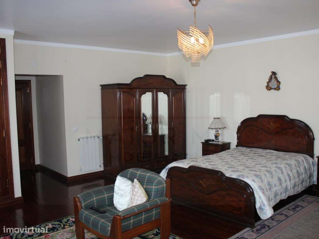Luxuosa moradia T5 + 1 em Rio Maior-20
