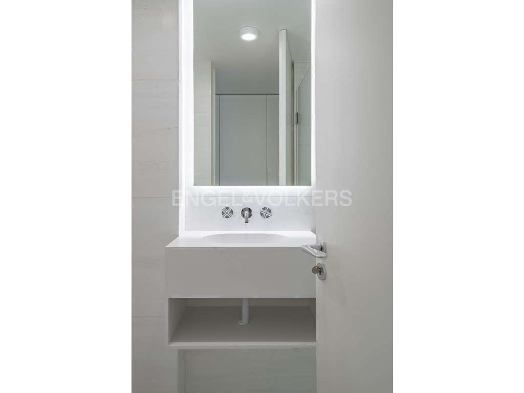 Elegante e luxuoso apartamento T2, junto à Av. da Liberdade-18