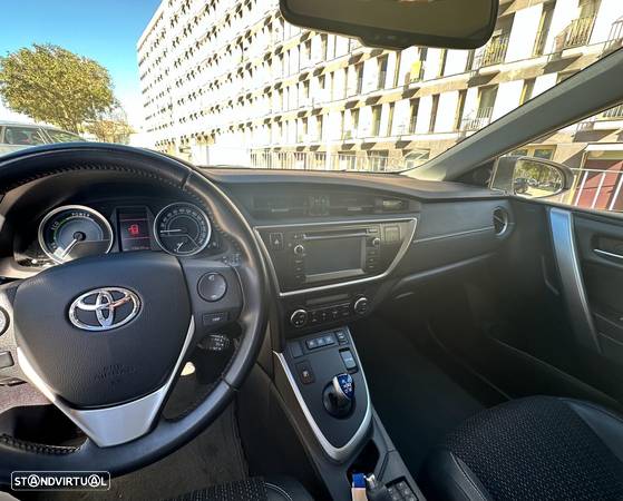 Toyota Auris 1.8 HSD Comfort +P.Sport+Navi - 25