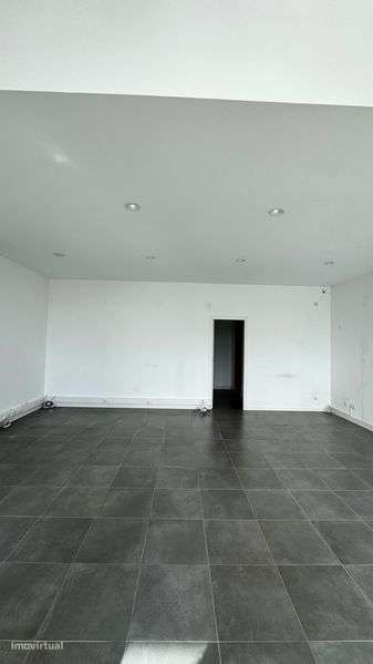 Loja / Escritório-Arrenda-se Viseu - Junto Palácio Gelo - Grande imagem: 4/10