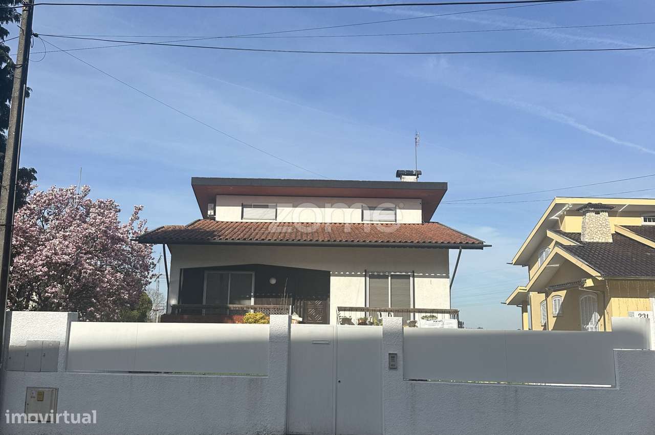 Moradia T6 perto do centro de Oliveira de Azeméis - Grande imagem: 3/16