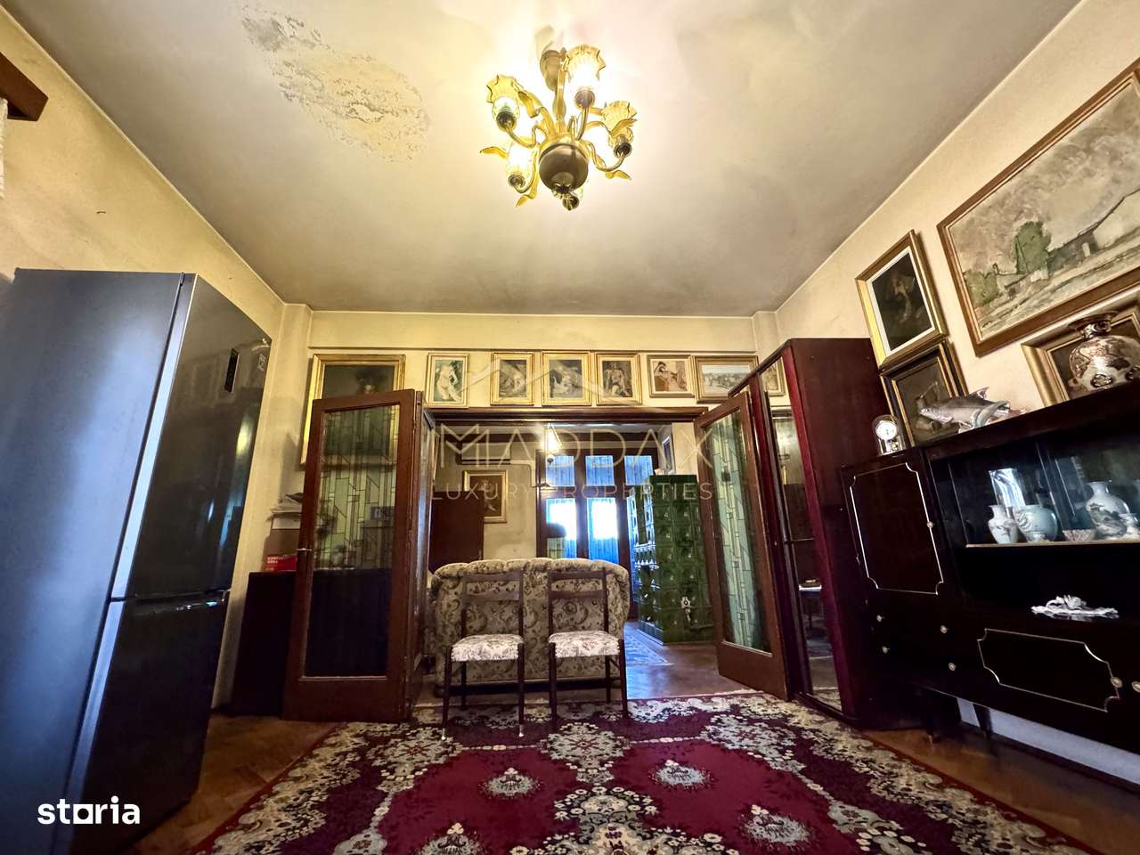 Vila cu 6 camere *310mp*  + Garaj // Primăverii-15