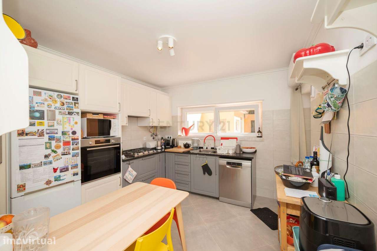 Moradia remodelada de 6 assoalhadas Exclusiva no Estoril-10