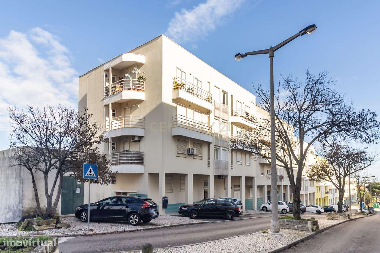 Excelente T3 Remodelado – 3º Andar (sem elevador) | 98 m² de área útil-41