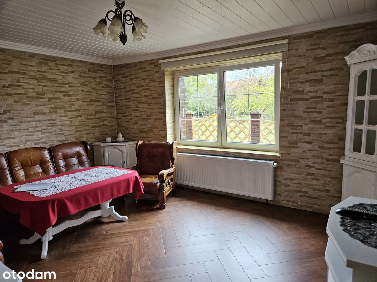 Dom z zabudowaniami gospodarczymi-5