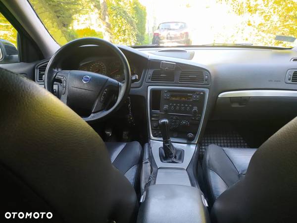 Volvo V70 2.4D5 Momentum - 5