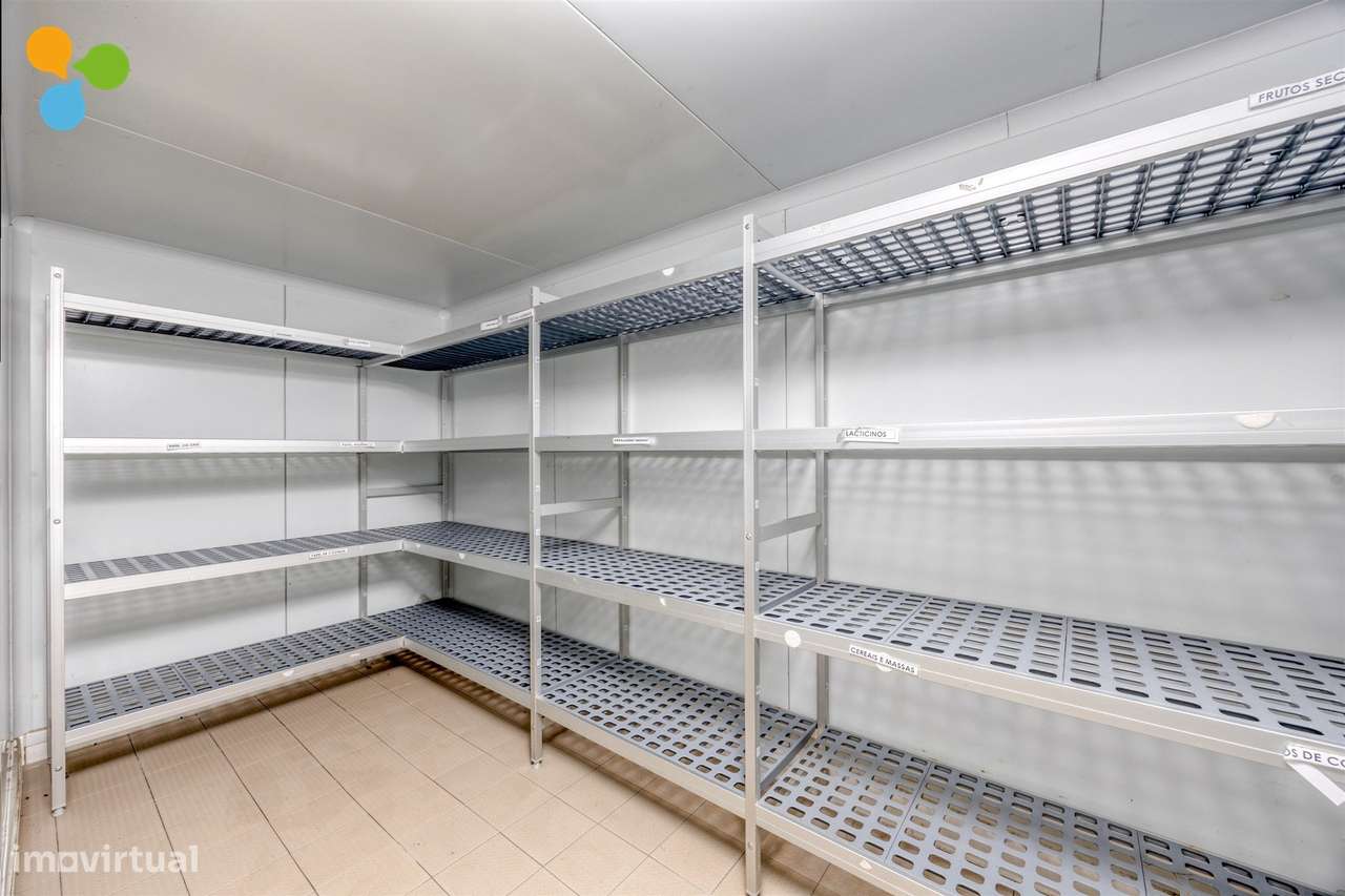 Restaurante Equipado e Pronto a Funcionar – Oportunidade de Investimen-35