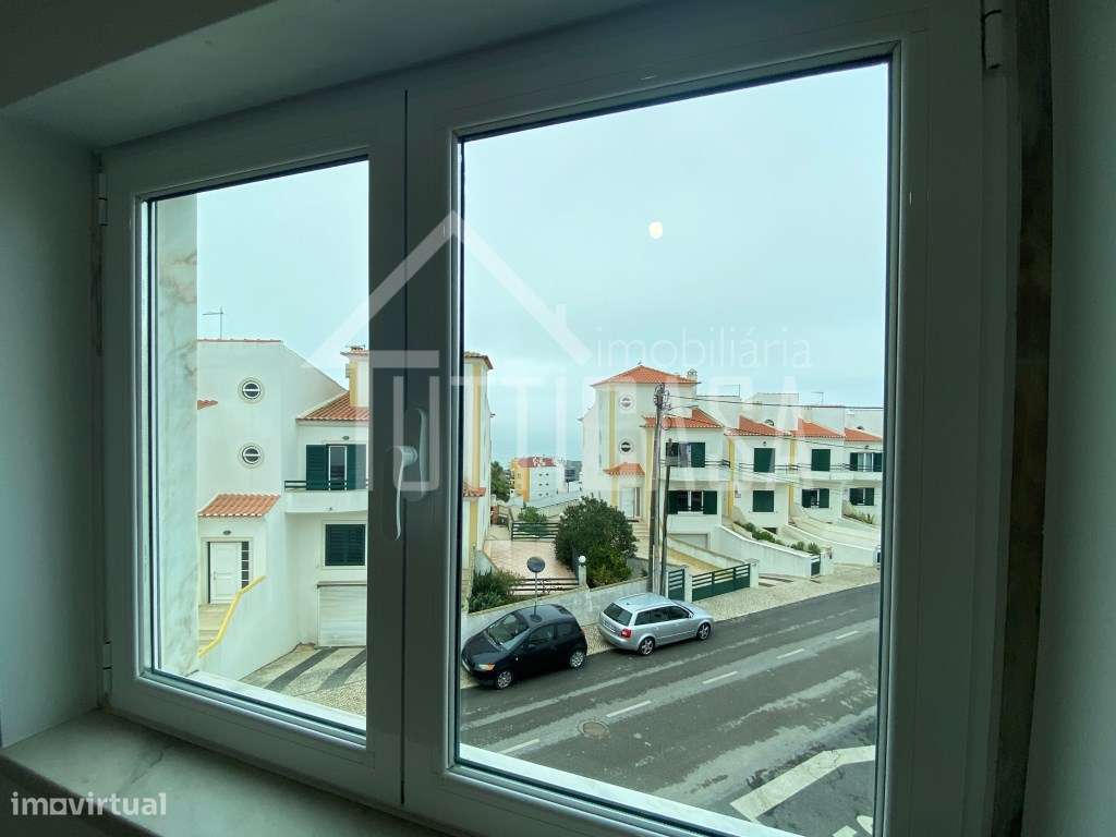 Moradia V3+1 totalmente remodelada na Ericeira-19