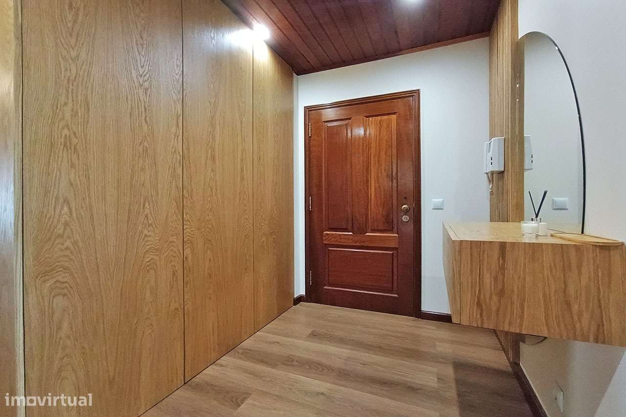 Apartamento T3 Renovado c/áreas generosas Paços de Brandão-6