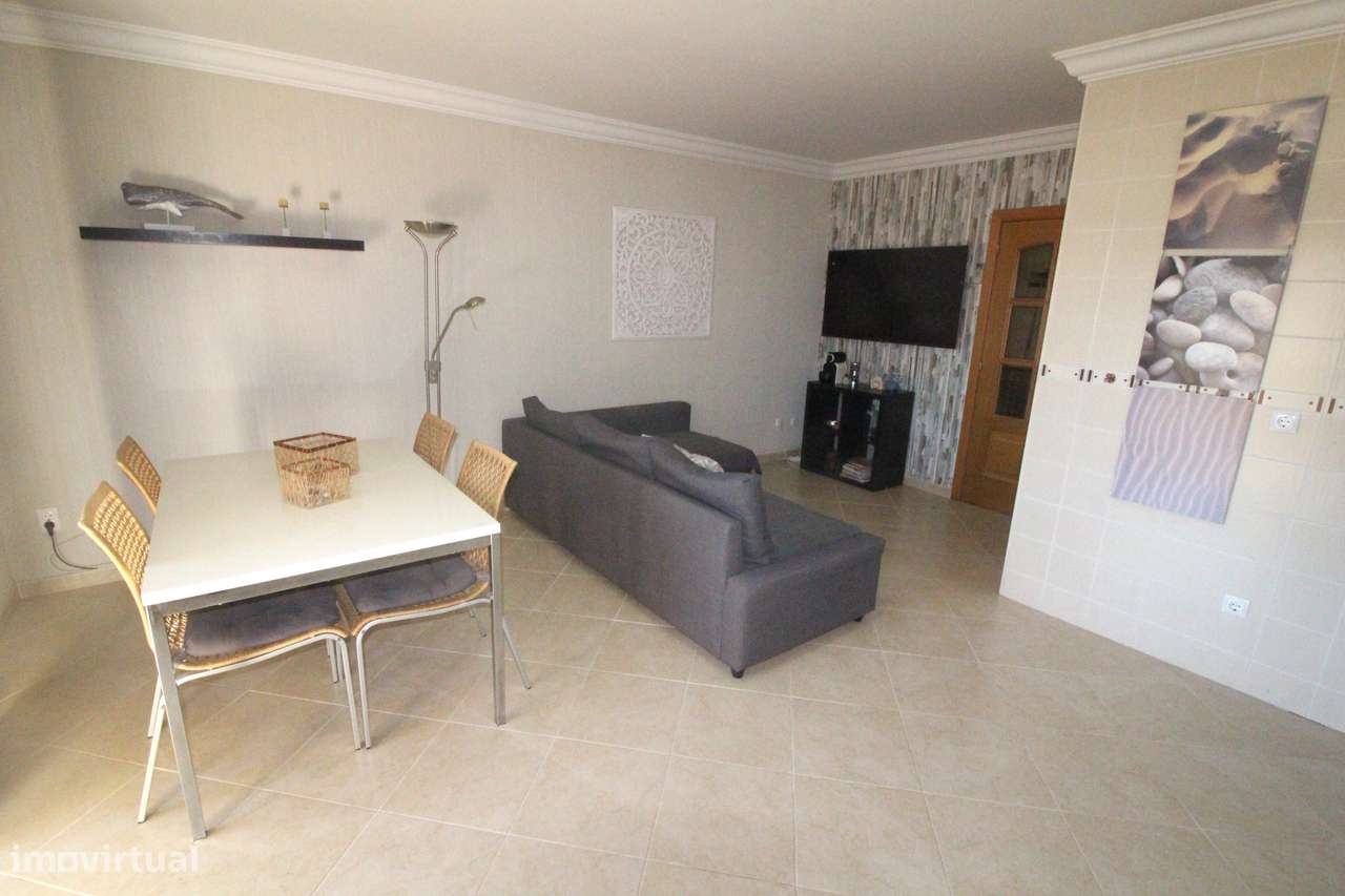 Armação de Pêra T1 Semi-Novo com Piscina, Garagem, 450 mt da Praia-9