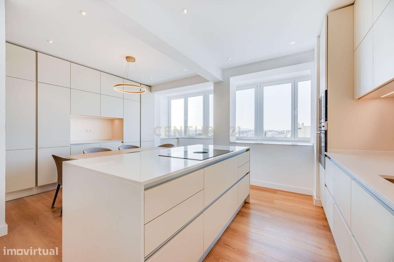 Fantástico T4 Alvalade com varandas, estacionamento e arrecadação-33