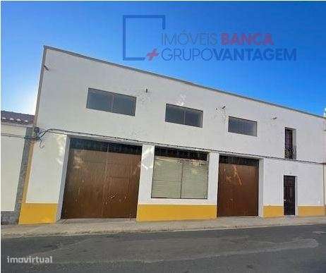 Loja em banda, destinada a espaço comercial, no centro da povoação ... - Grande imagem: 3/5