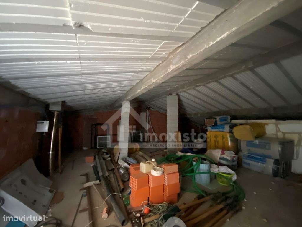 Moradia T5 com anexos e piscina em Figueiró dos Vinhos-36