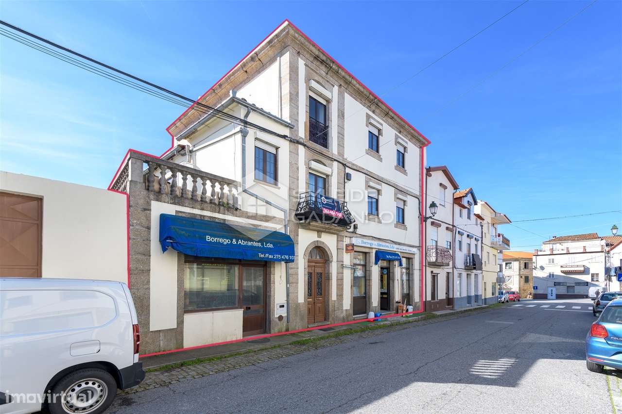 Prédio para venda centro de Caria com comércio no rés-do-chão e ampla-21
