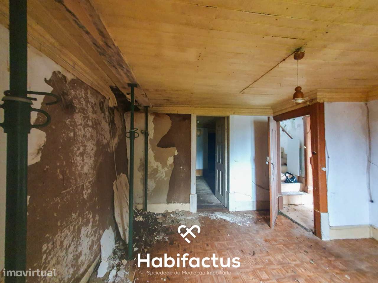 Moradia para reconstrução na Zona Histórica de Seia - Guarda. - Grande imagem: 5/35