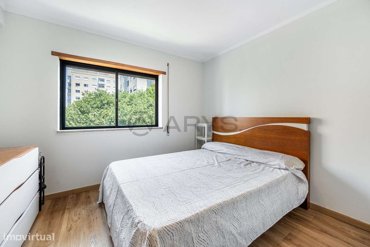 Apartamento T3 totalmente remodelado, com excelente exposição solar...-9