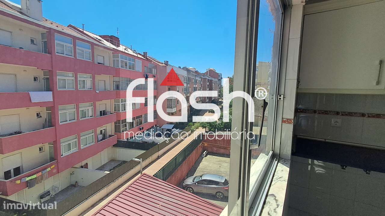 Apartamento T4 nas Mercês-12