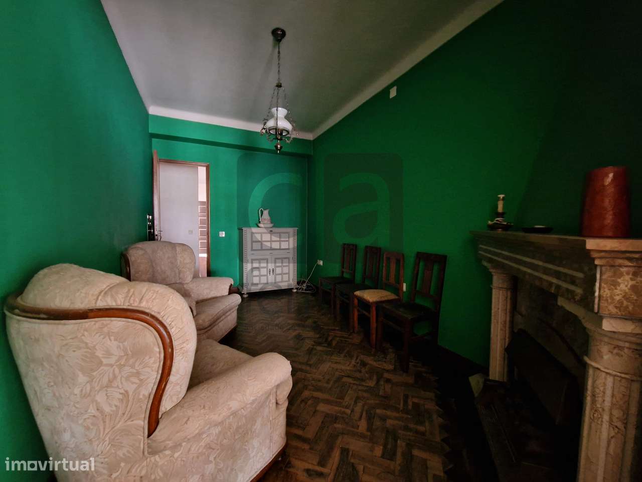 Moradia T4+2 em Almeirim com garagem e quintal-5