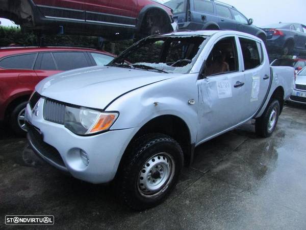 Mitsubishi L200 2,5 DI-D (136cv) de 2005 - Peças Usadas (6553) - 2