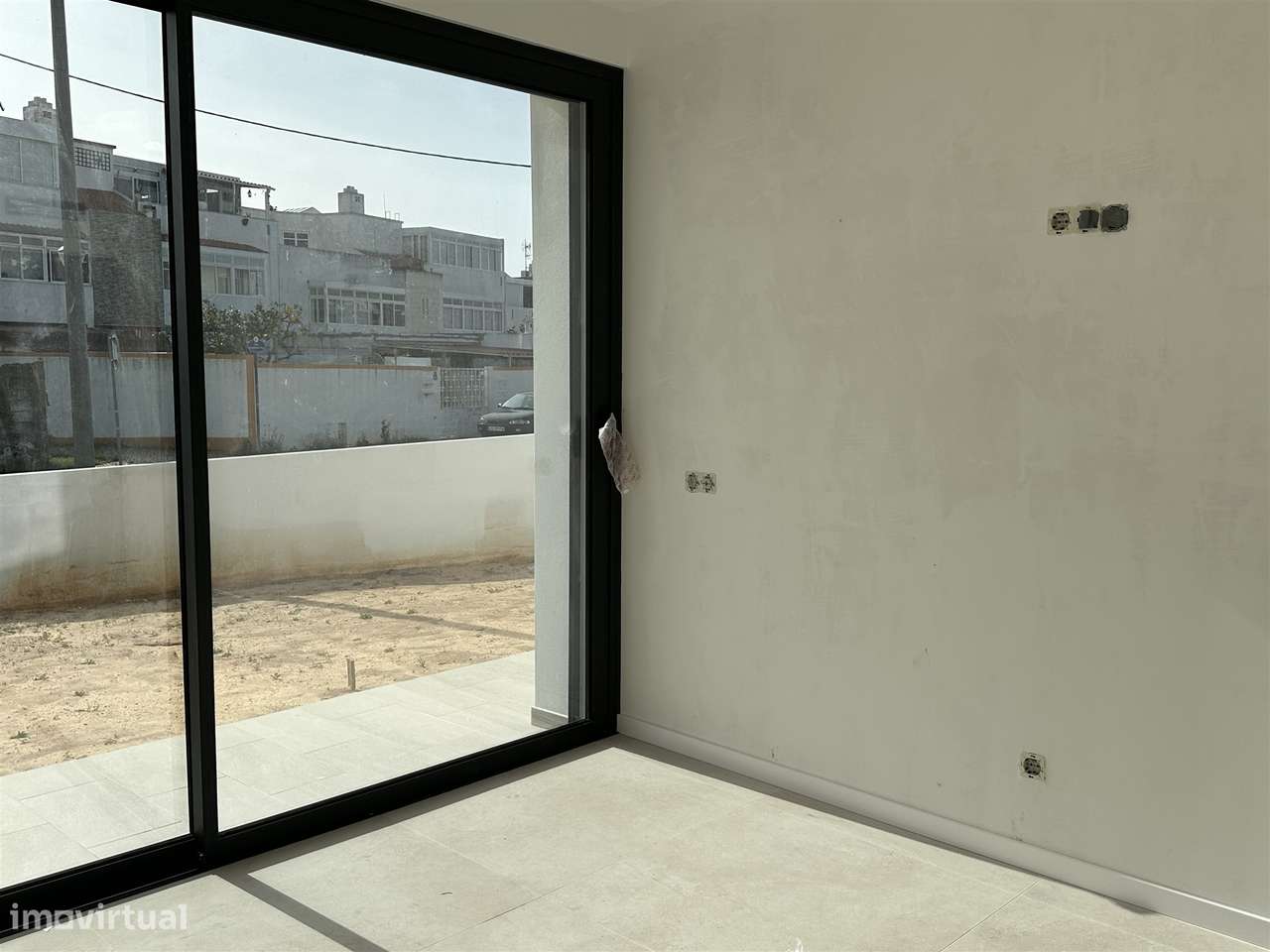 Moradia Unifamiliar de Luxo com Piscina e Jardim-9