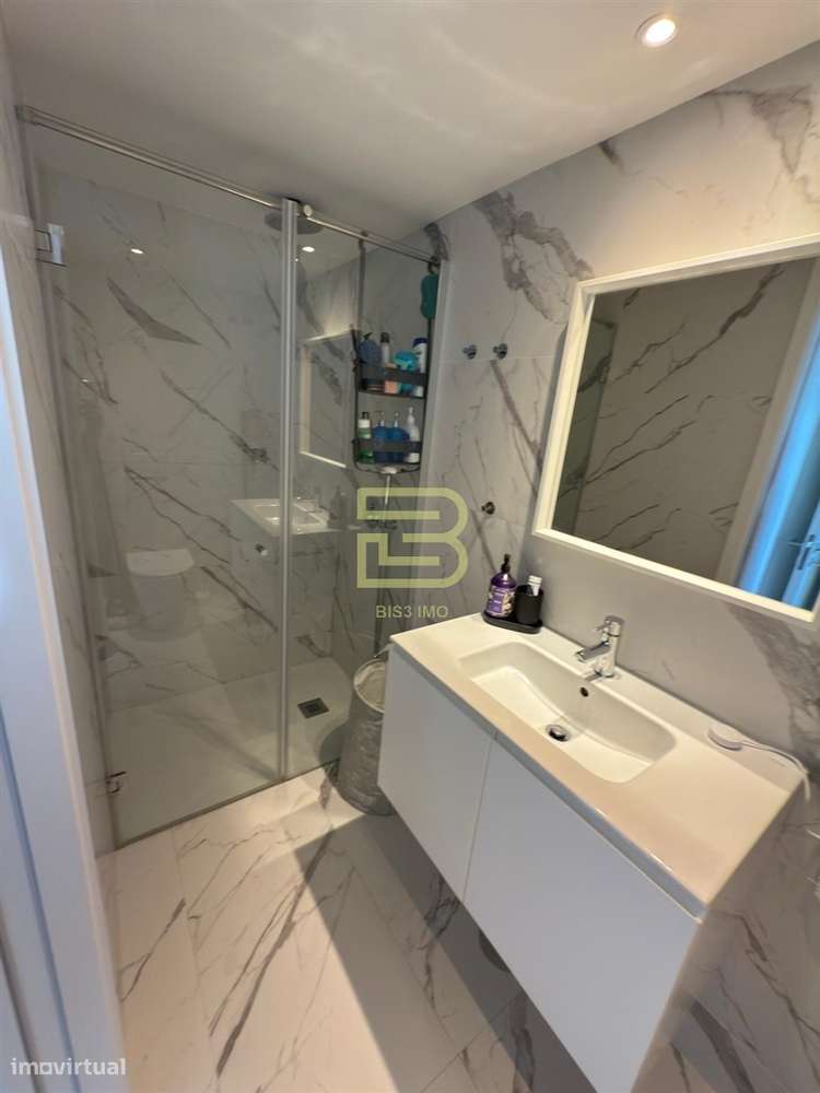 Apartamento T2, com varanda na Rua Pinto Bessa, Porto-6