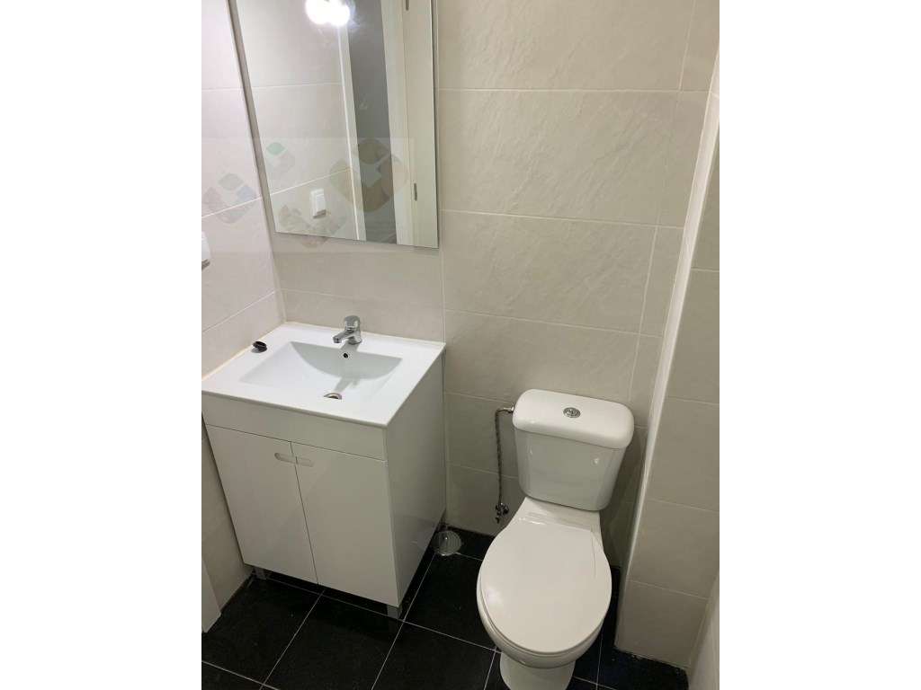 Amadora Venteira, T1, Completamente Remodelado, Vista Panorâmica!-16