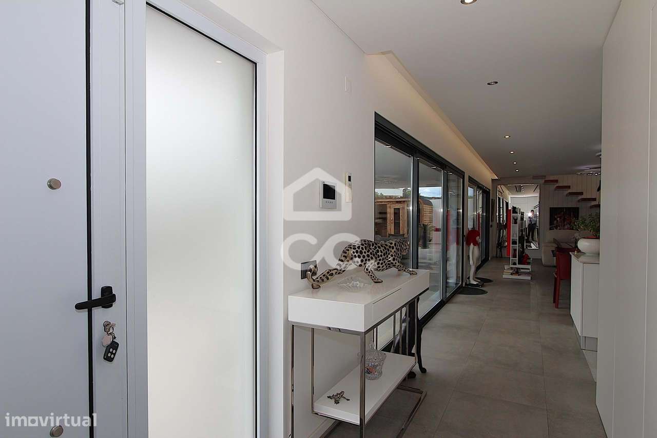 Moradia T3 com piscina, terraço e garagem ampla em Alcantarilha-23