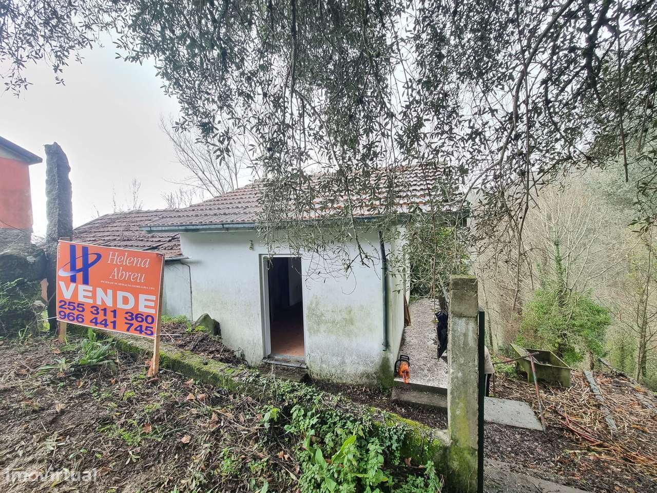 Moradia para restauro com elevado potencial de investimento-5