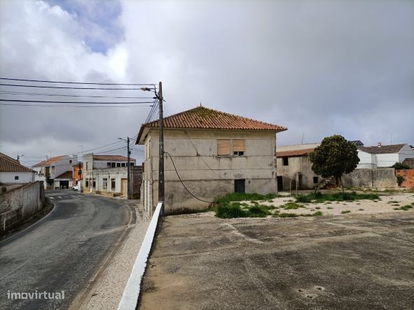 Terreno Cela -Alcobaça- para Urbanizar-com 2-casas para reconstruir