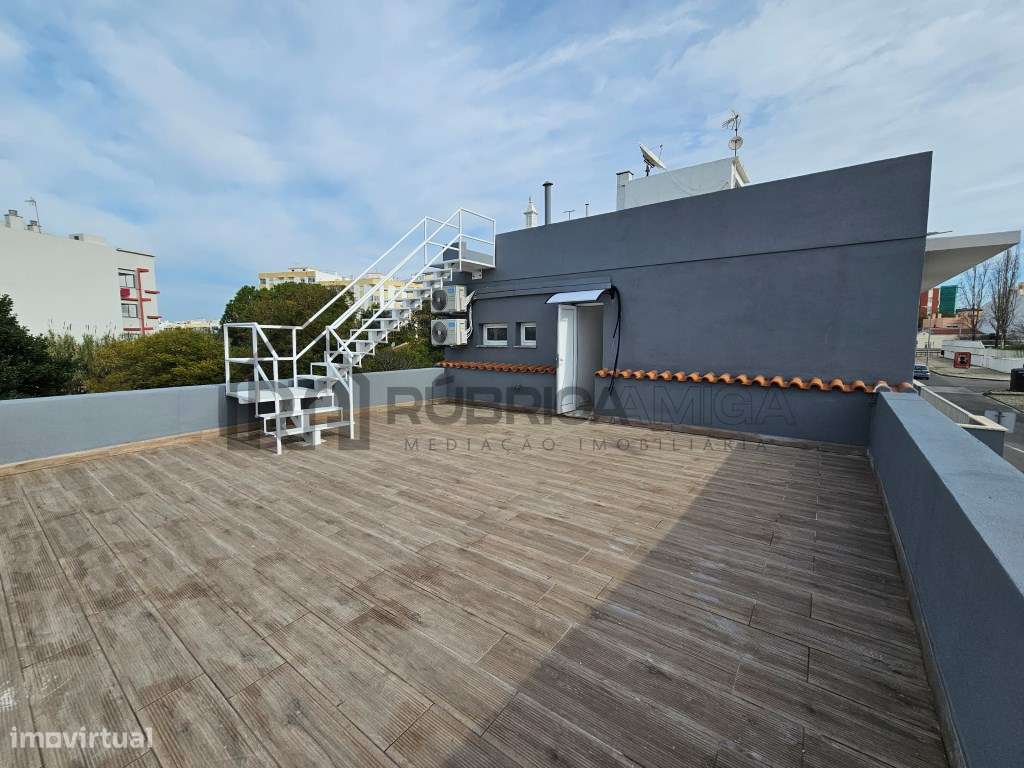 Moradia dúplex recuperada com garagem em Loulé-22