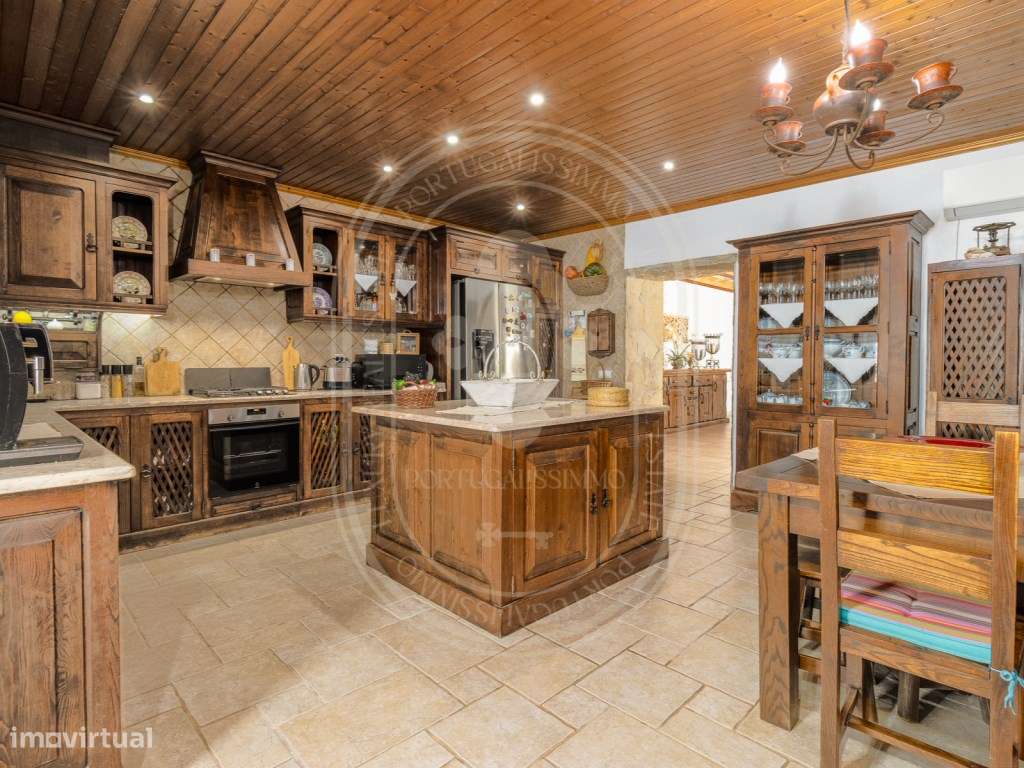 Moradia de Luxo T4+2, Remodelada, Mobilada, Piscina, Salão de Jogos...-7